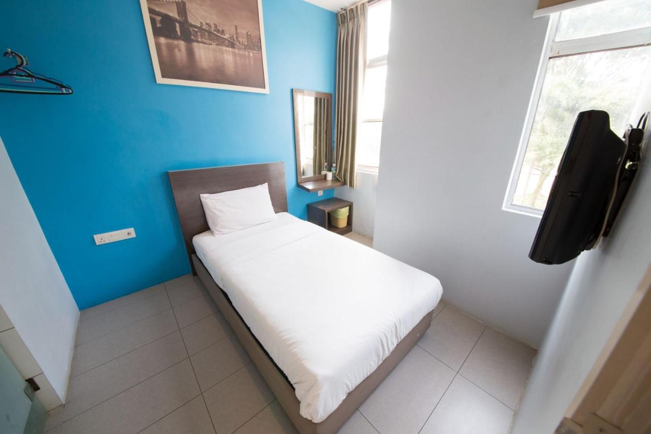 Golden Pearl Hotel Near Universiti Tun Hussein Onn Malaysia Uthm Бату-Пахат Экстерьер фото