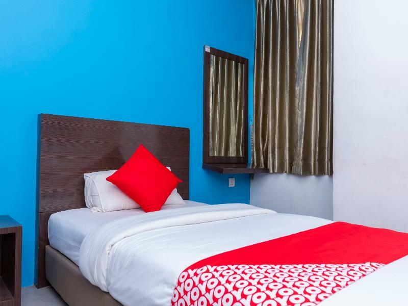 Golden Pearl Hotel Near Universiti Tun Hussein Onn Malaysia Uthm Бату-Пахат Экстерьер фото